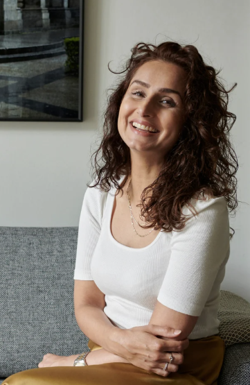 <em><strong>Isabel M.</strong></em>